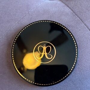 Anastasia Beverly Hills Black and Gold Compact